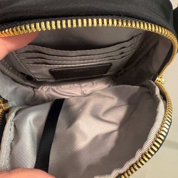 Nearly new Tumi crossbody bag - Picture 6 of 7